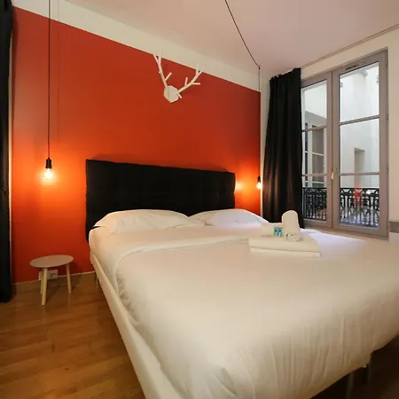 Service - En Face Du Musee - 5 * Париж