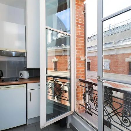 Apartment Service - En Face Du Musee - 5 Paris